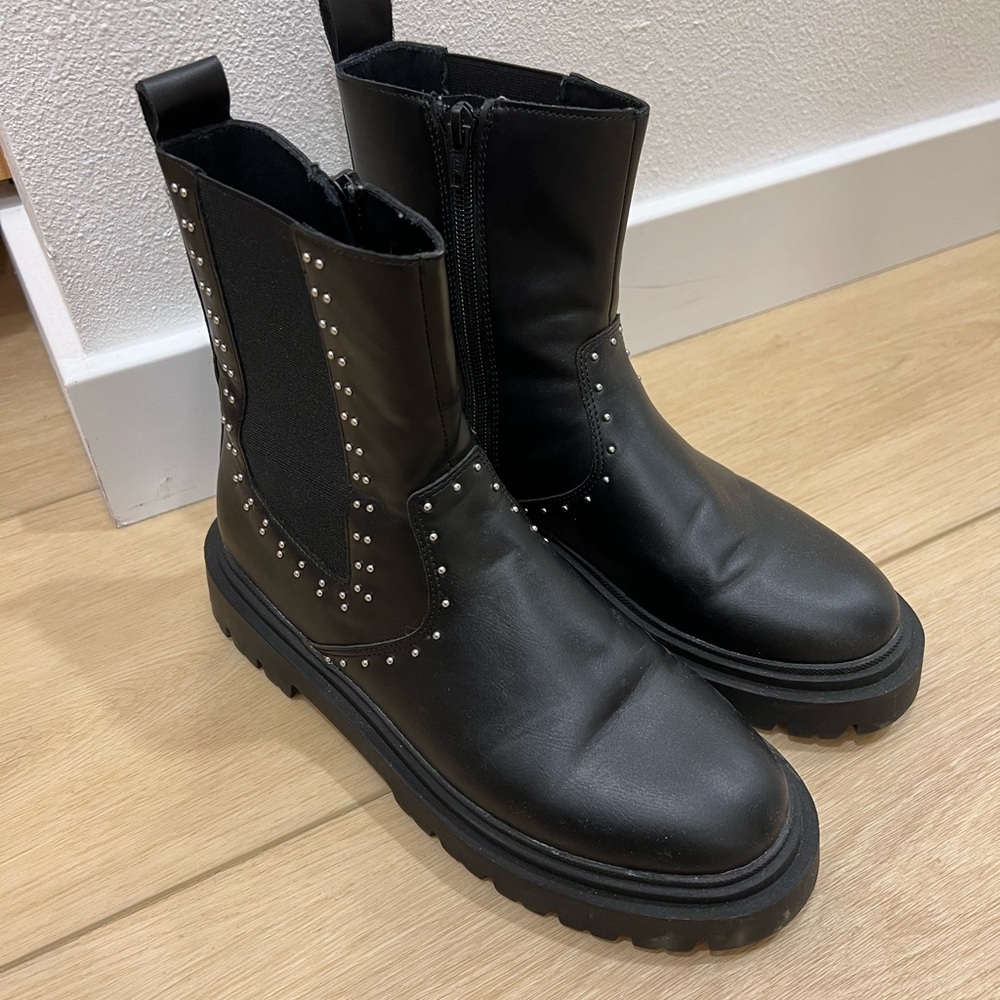 Zara Black Studded Chelsea Boots
